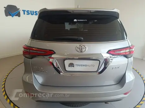 HILUX SW4 2.8 D-4D TURBO SRX 7L 4X4 AUTOMÁTICO