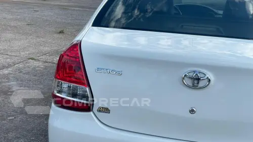 ETIOS 1.5 XS Sedan 16V