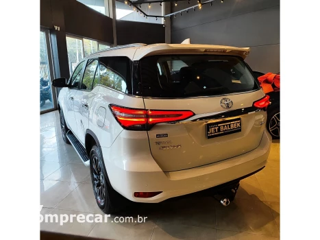 HILUX SW4 2.8 D-4D TURBO DIESEL SRX 7L 4X4 AUTOMÁTICO