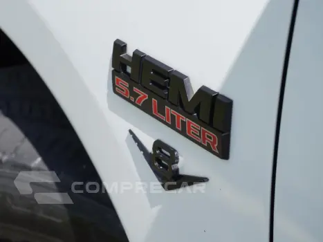 CLASSIC 5.7 V8 GASOLINA LARAMIE NIGHT EDITION CD 4X4 AUTOMÁT