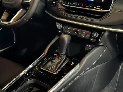 COMMANDER 1.3 T270 TURBO FLEX LONGITUDE AT6