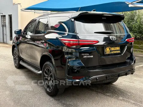 HILUX SW4 2.8 D-4d Turbo Gr-s 7L 4X4