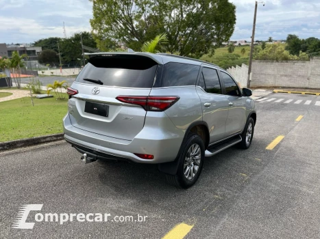 HILUX SW4 2.8 D-4D TURBO DIESEL SRX 7L 4X4 AUTOMÁTICO