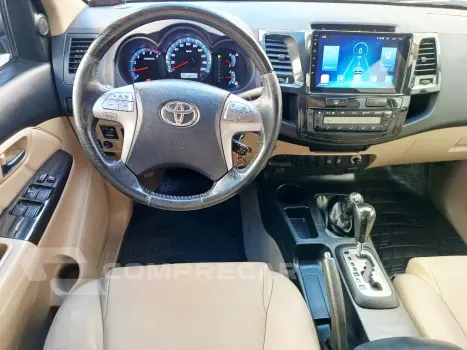 Hilux SW4 SRV D4-D 4x4 3.0 TDI Dies. Aut