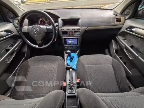 VECTRA 2.0 MPFI GT HATCH 8V FLEX 4P MANUAL