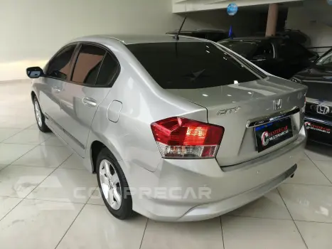 CITY 1.5 DX Sedan 16V