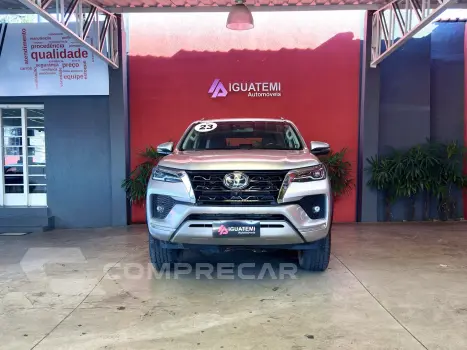 HILUX SW4 2.8 D-4D TURBO DIESEL SRX 7L 4X4 AUTOMÁTICO