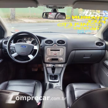 Focus TITANIUM 2.0 16V Flex 5p Mec.