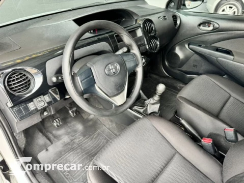 Toyota ETIOS HATCH - 1.3 X 16V 4P MANUAL 4 portas