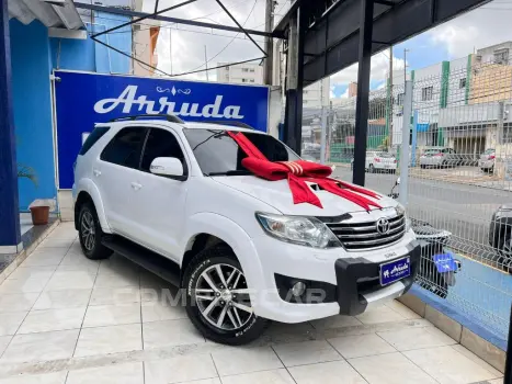 Hilux SW4 SRV D4-D 4x4 3.0 TDI Dies. Aut