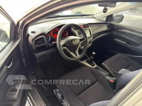 CITY 1.5 DX Sedan 16V