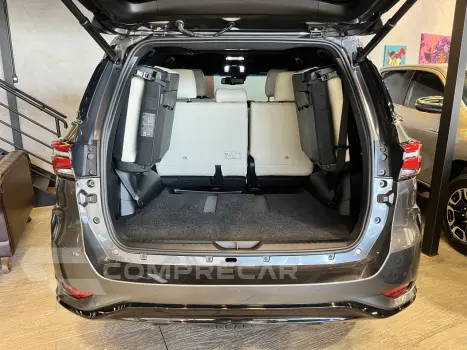 Hilux SW4 2.8 4P SRX 4X4 DIAMOND 7 LUGARES TURBO DIESEL AUTO