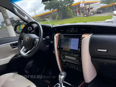 HILUX SW4 2.8 SRX Diamond 4X4 7 Lugares 16V Turbo Intercoole