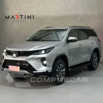 Toyota Hilux SW4 SRX Plat. 4x4 2.8 TB Die. Aut. 4 portas