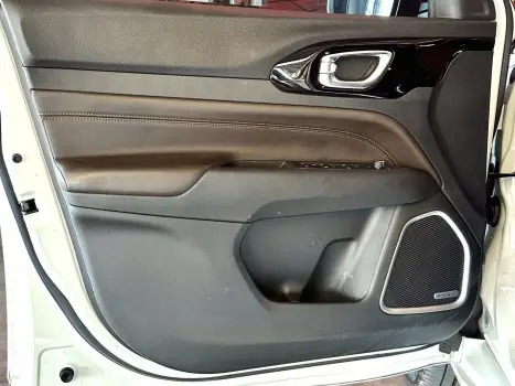 COMMANDER 1.3 T270 TURBO FLEX OVERLAND AT6