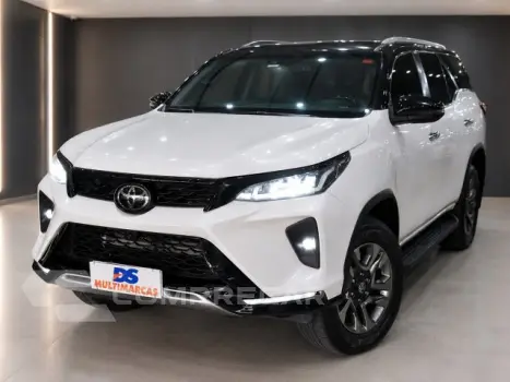 Toyota HILUX SW4 - 2.8 D-4D TURBO DIAMOND 7L 4X4 AUTOMÁTICO 4 portas