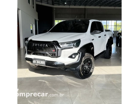 Toyota HILUX 2.8 D-4D TURBO DIESEL CD GR-S 4X4 AUTOMÁTICO 4 portas