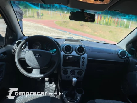 FIESTA 1.6 MPI Class Hatch 8V