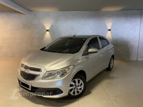 CHEVROLET ONIX 1.0 LT 4 portas