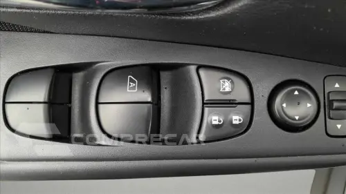 KICKS PLAY 1.6 16V FLEXSTART SENSE XTRONIC