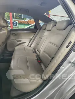 AZERA 3.3 MPFI GLS Sedan V6 24V