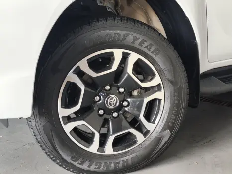 HILUX 2.8 D-4D TURBO DIESEL CD SRX 4X4 AUTOMÁTICO