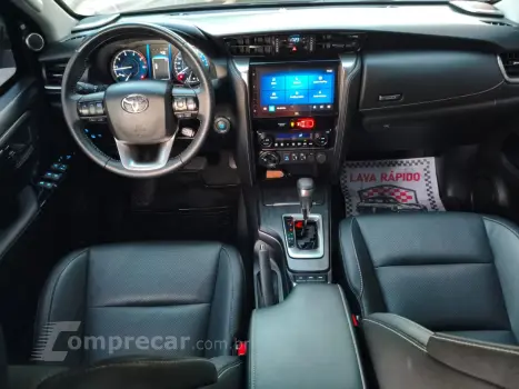 Hilux SW4 2.8 4P SRX 4X4 7 LUGARES TURBO DIESEL AUTOMÁTICO