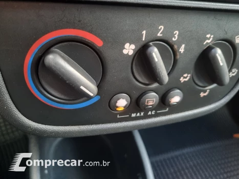 CORSA 1.8 MPFI Maxx Sedan 8V