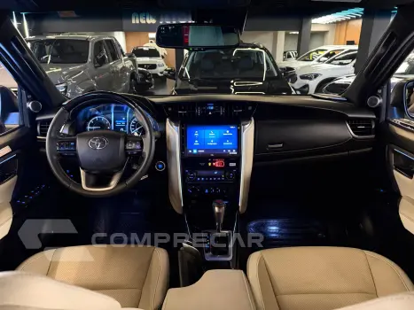 HILUX SW4 2.8 D-4D TURBO DIESEL DIAMOND 7L 4X4 AUTOMÁTICO