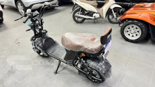 SCOOTER ELETRICA CHOPPER X13 PRETA 1000W