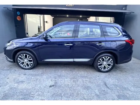OUTLANDER 3.0 GT 4X4 V6 24V GASOLINA 4P AUTOMÁTICO