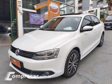 Volkswagen Jetta 2.0 4P TSI HIGHLINE 211 CV AUTOMÁTICO 4 portas