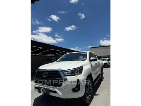 Toyota HILUX 2.8 D-4D TURBO DIESEL CD SRX 4X4 AUTOMÁTICO 4 portas