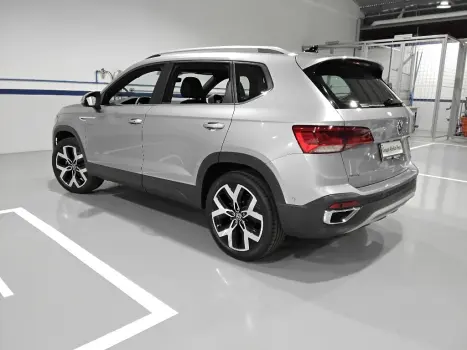 TAOS 1.4 250 TSI TOTAL FLEX COMFORTLINE AUTOMÁTICO