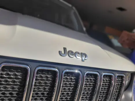 Renegade Longitude 1.8 4x2 Flex 16V Aut.