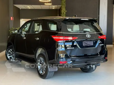 HILUX SW4 2.8 D-4d Turbo Diamond 7L 4X4