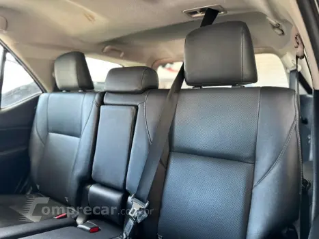 HILUX SW4 2.8 D-4D TURBO DIESEL SRX 7L 4X4 AUTOMÁTICO