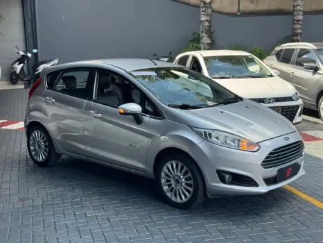 FORD FIESTA 1.6 Titanium Hatch 16V 4 portas