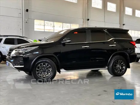HILUX SW4 2.8 D-4D TURBO DIESEL SRX 7L 4X4 AUTOMÁ