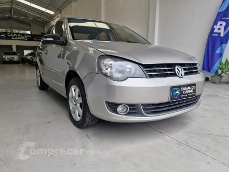 Volkswagen POLO SEDAN 2.0 MI Comfortline 8V 4 portas