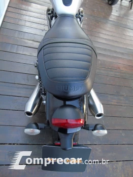 TRIUMPH STREET TWIN
