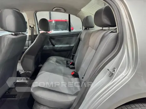 POLO SEDAN - 1.6 MI 8V 4P MANUAL
