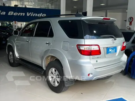 HILUX SW4 2.7 SR 4X2 7 LUGARES 16V GASOLINA 4P AU