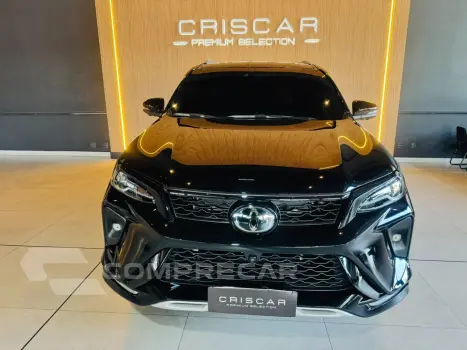 HILUX SW4 2.8 D-4D TURBO DIESEL SRX PLATINUM 7L 4X4 AUTOMÁTI