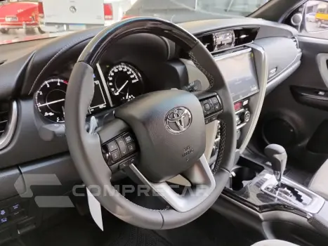 HILUX SW4 2.8 D-4D TURBO DIESEL DIAMOND 7L 4X4 AUTOMÁTICO