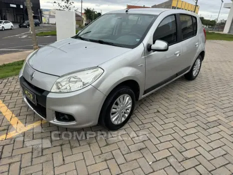 Renault Hi-Flex 1.6 8V Completo 4 portas