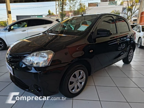 Toyota Etios Hatch 1.3 16V 4P FLEX X 4 portas