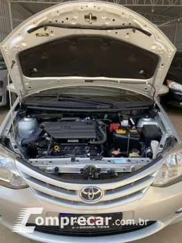 Toyota Etios Hatch 1.3 X 4 portas