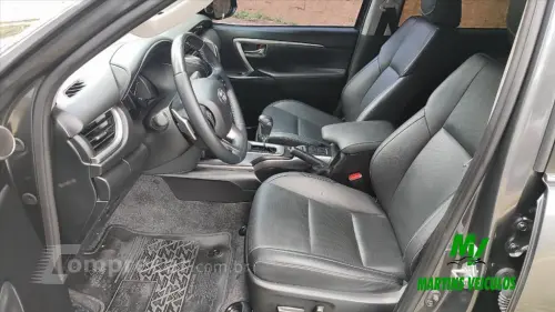 HILUX SW4 2.8 D-4D TURBO DIESEL SRX 4X4 AUTOMÁTICO