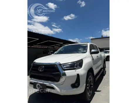 Toyota HILUX 2.8 D-4D TURBO DIESEL CD SRX 4X4 AUTOMÁTICO 4 portas